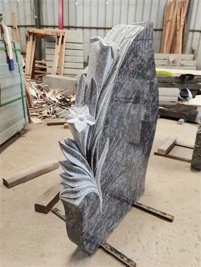 Bia mộ tưởng niệm tượng đài đá granite màu đỏ / xám / đen phong cách châu Âu